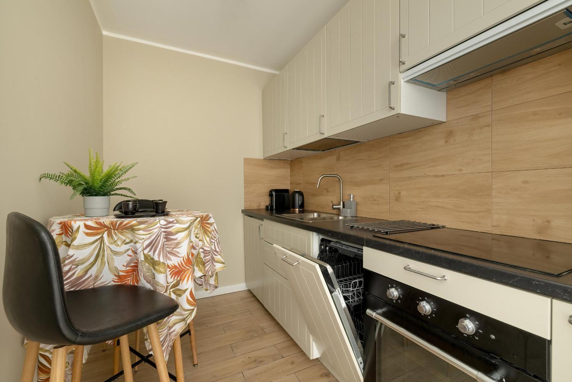 Tysiaclecia Studio Apartament Z Balkonem I Darmowym Parkingiem By Noclegi Renters คาโตวีตเซ ภายนอก รูปภาพ